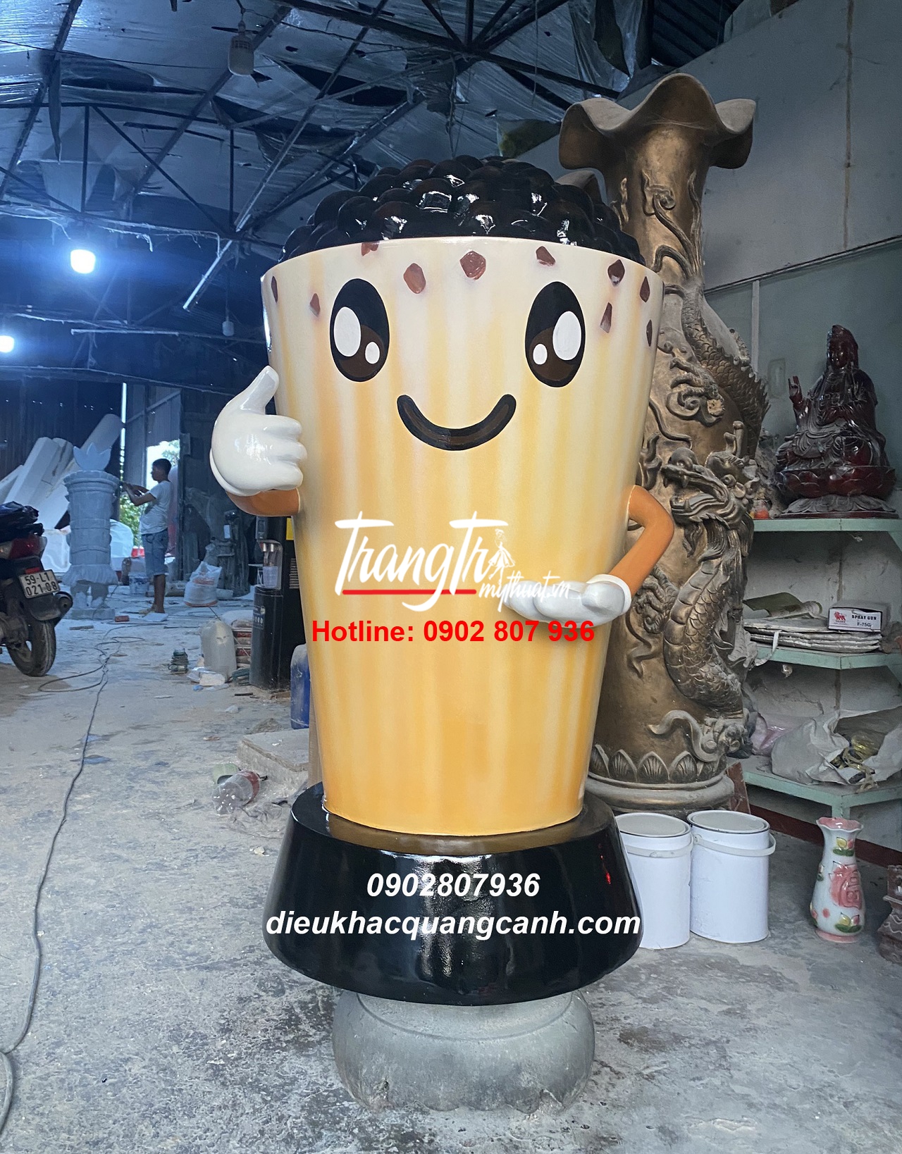 Ly Trà Sữa Khổng Lồ Bằng Composite