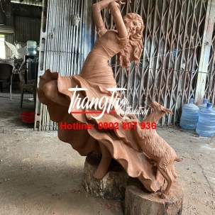 Tượng cô gái và con dê