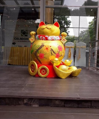 mèo thần tài mút xốp