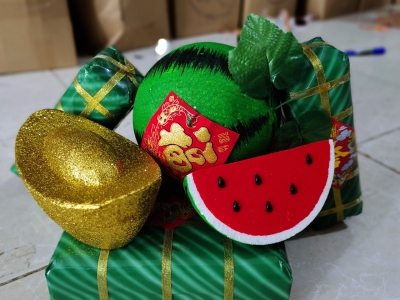 Mô hình dưa hấu khắc chữ thư pháp: Xu hướng trang trí Tết sang trọng và ý nghĩa