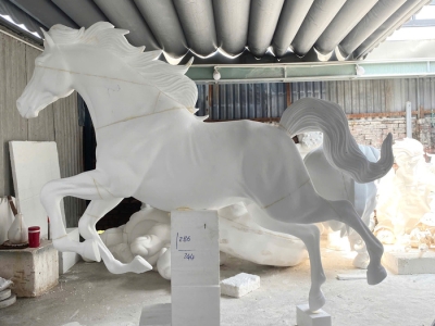 Điêu khắc ngay mô hình mút xốp mô phỏng nhân vật tại Quang Cảnh