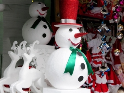 Mô Hình Mút Xốp Noel Mini: "Nhỏ Mà Có Võ" Cho Văn Phòng Và Quà Tặng Doanh Nghiệp