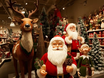 Mô Hình Mút Xốp Ông Già Noel: Biểu Tượng Kinh Điển Và Những Xu Hướng Cá Tính Hóa Trong Decor