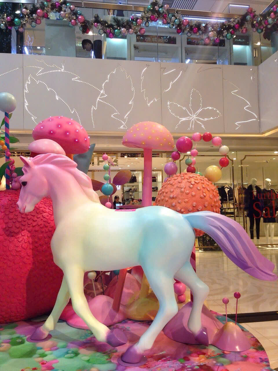 trang-tri-sanh-toa-nha-dip-tet